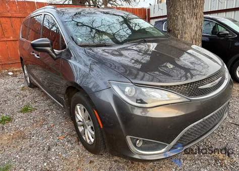 2018 Chrysler Pacifica Touring L из США, поврежденный, VIN 2C4RC1BG3JR149590